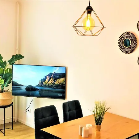 Central-modern, The Sunshine Near Mtu By Lakescape Fewos 프리드리히스하펜